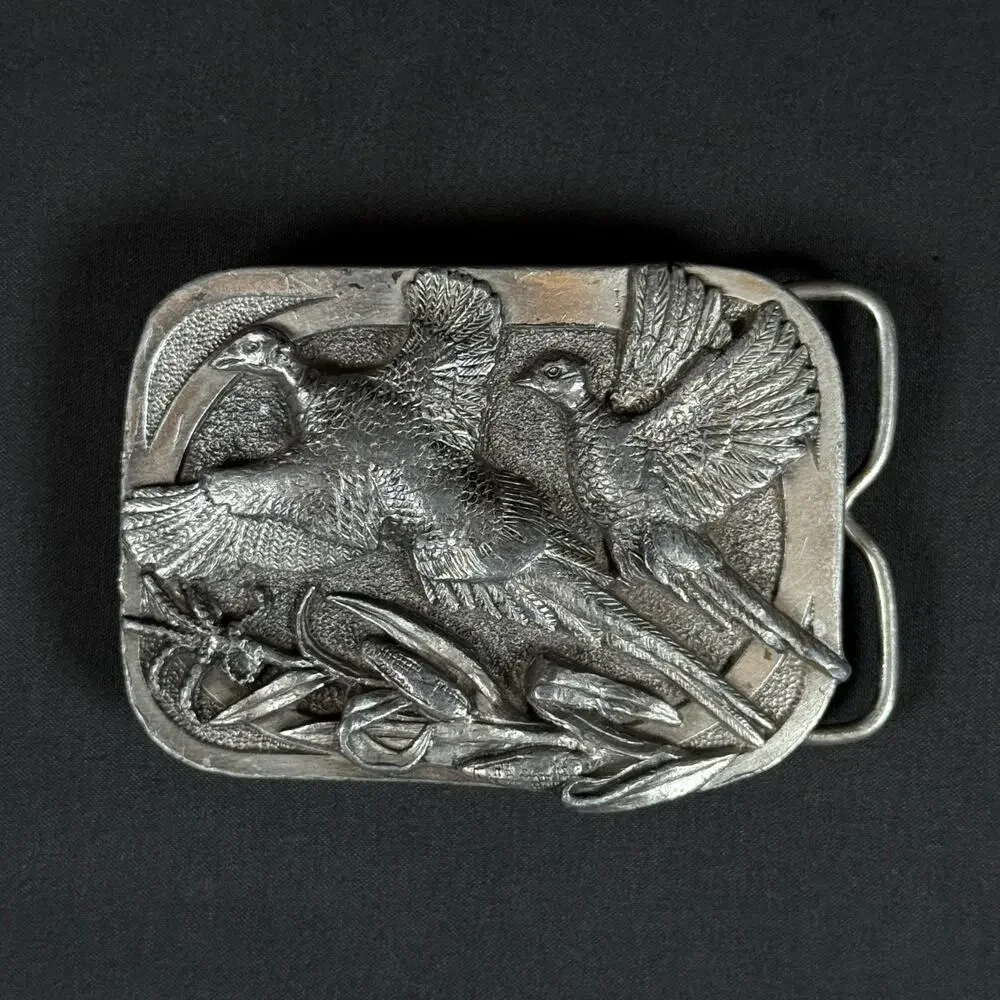 RING NECKED PHEASANTS FLYING BIRDS NATURE VINTAGE BELT BUCKLE SISKIYOU USA 1983